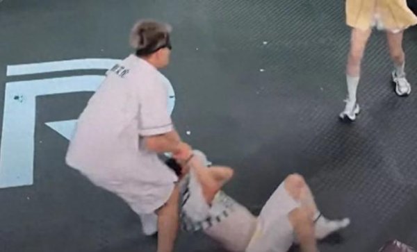 恒力配资 周深录制综艺遭嘉宾拖拽，本人做出回应